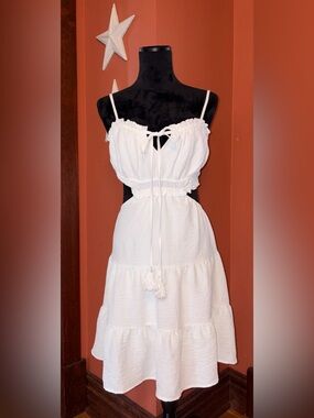 Wenrine white tiered cutout dress